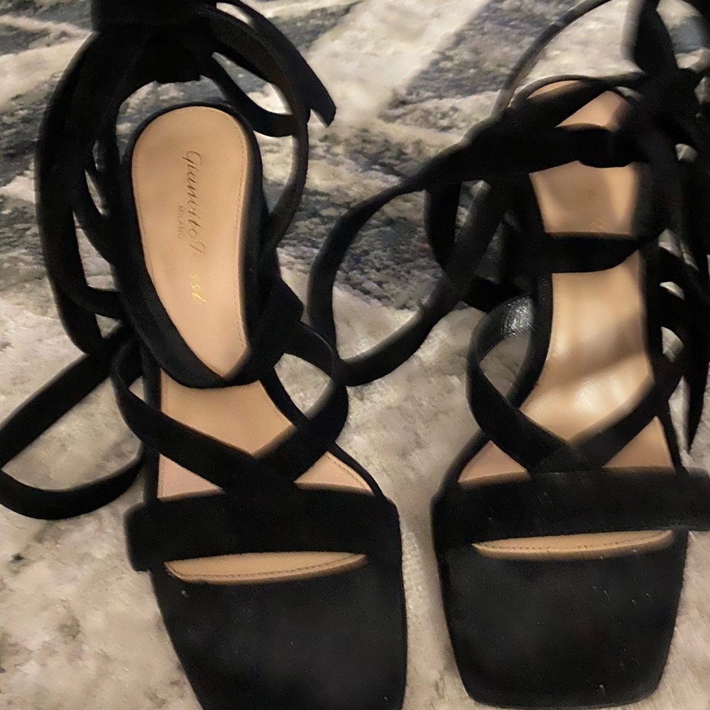 Gianvitto Rossi wraparound sandals!